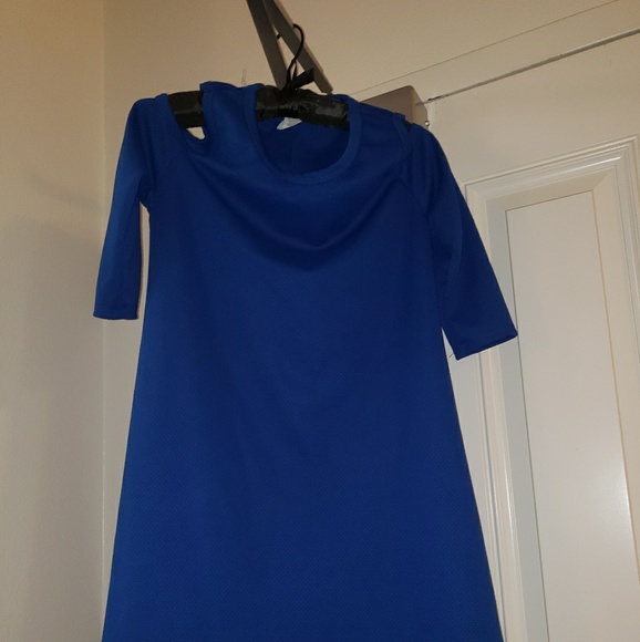 Retro Poly Cold shoulders dress. - Picture 2 of 3